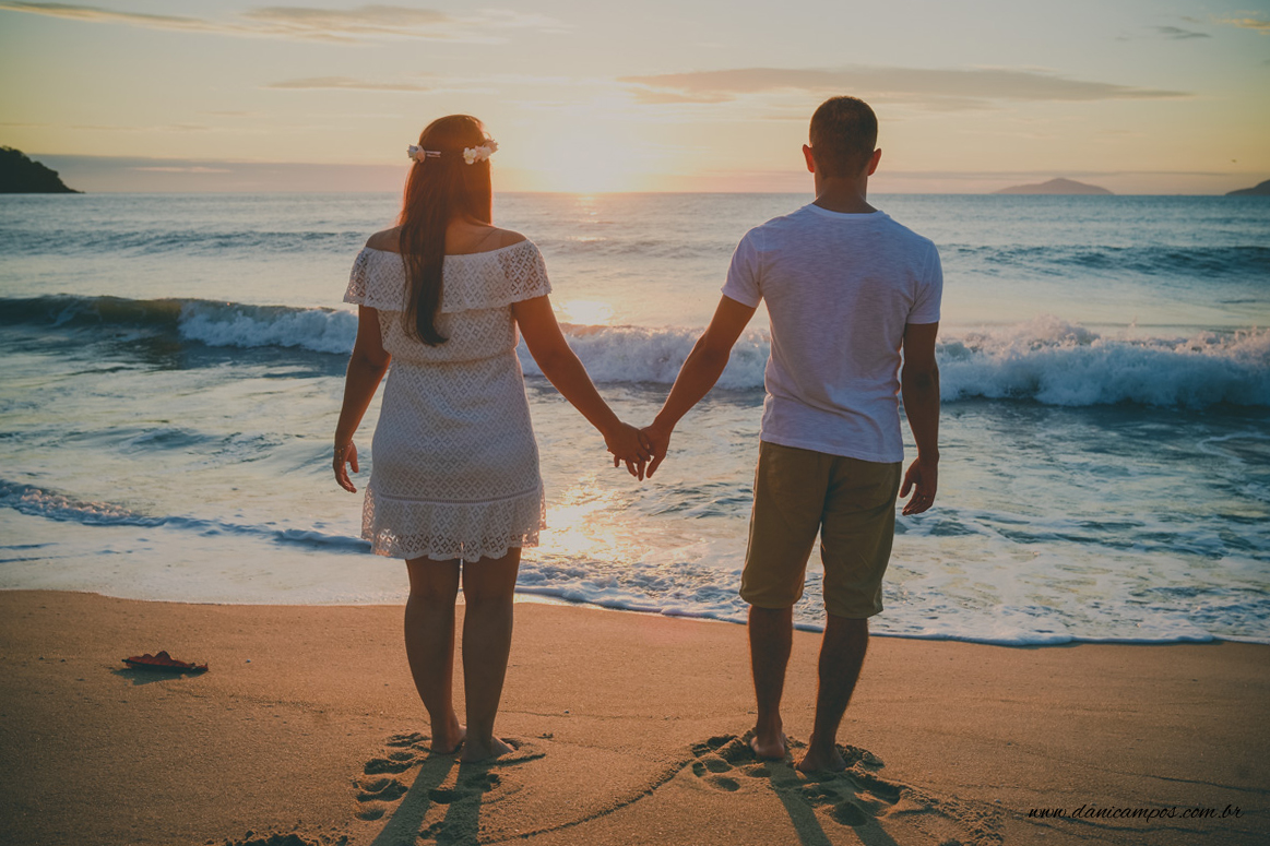 dani campos fotografia, casamento na praia, ensaio casaamento, pre wedding, fotografos no litoral, Caraguatatuba, Ilha Bela, nascer do sol, dog, casar na praia
