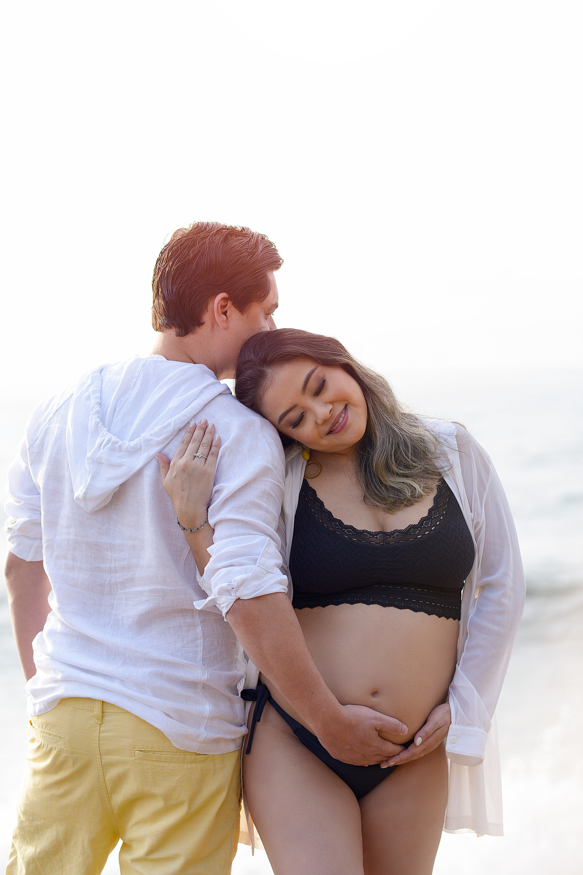 gestante na praia nascer do sol fotografia gestante ensaio fotografico no litoral fotografo de gestante