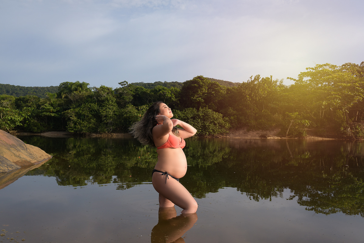 gestante na praia nascer do sol fotografia gestante ensaio fotografico no litoral fotografo de gestante
