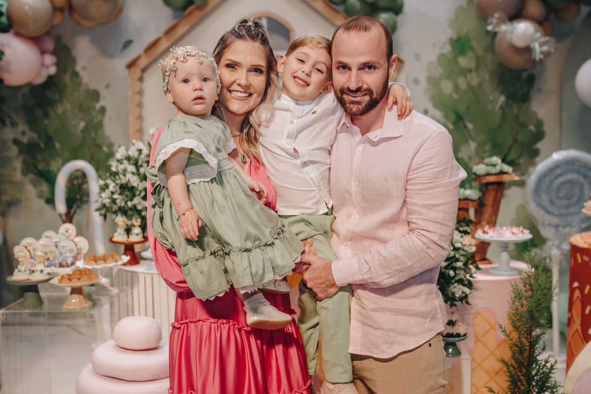 Aniversário duplo com tema de João e Maria