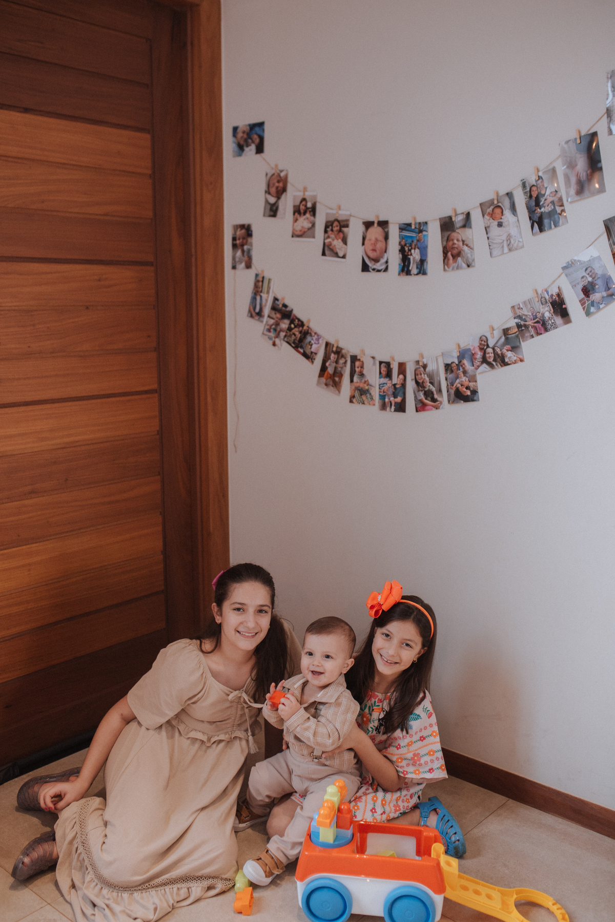 Aniversário infantil com tema de floresta encantada minimalista