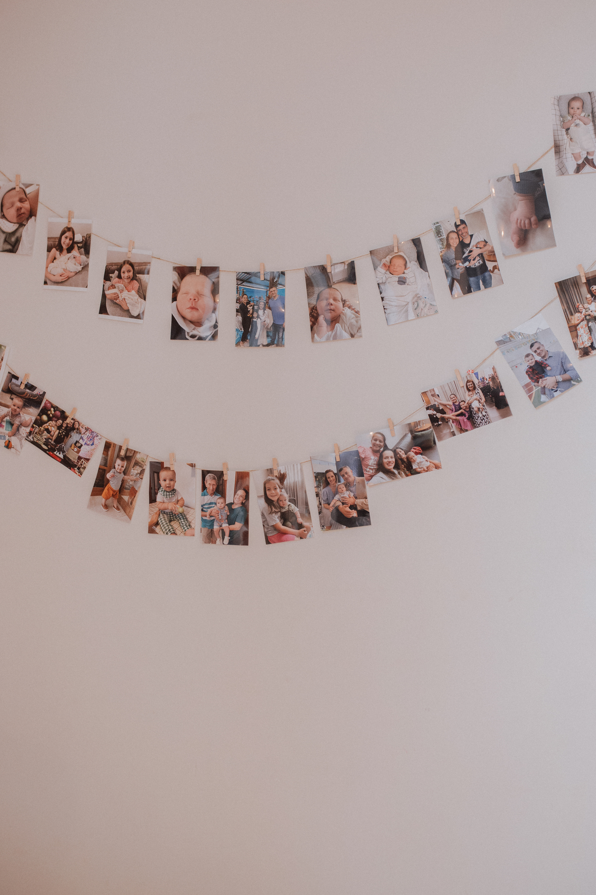 Aniversário infantil com tema de floresta encantada minimalista