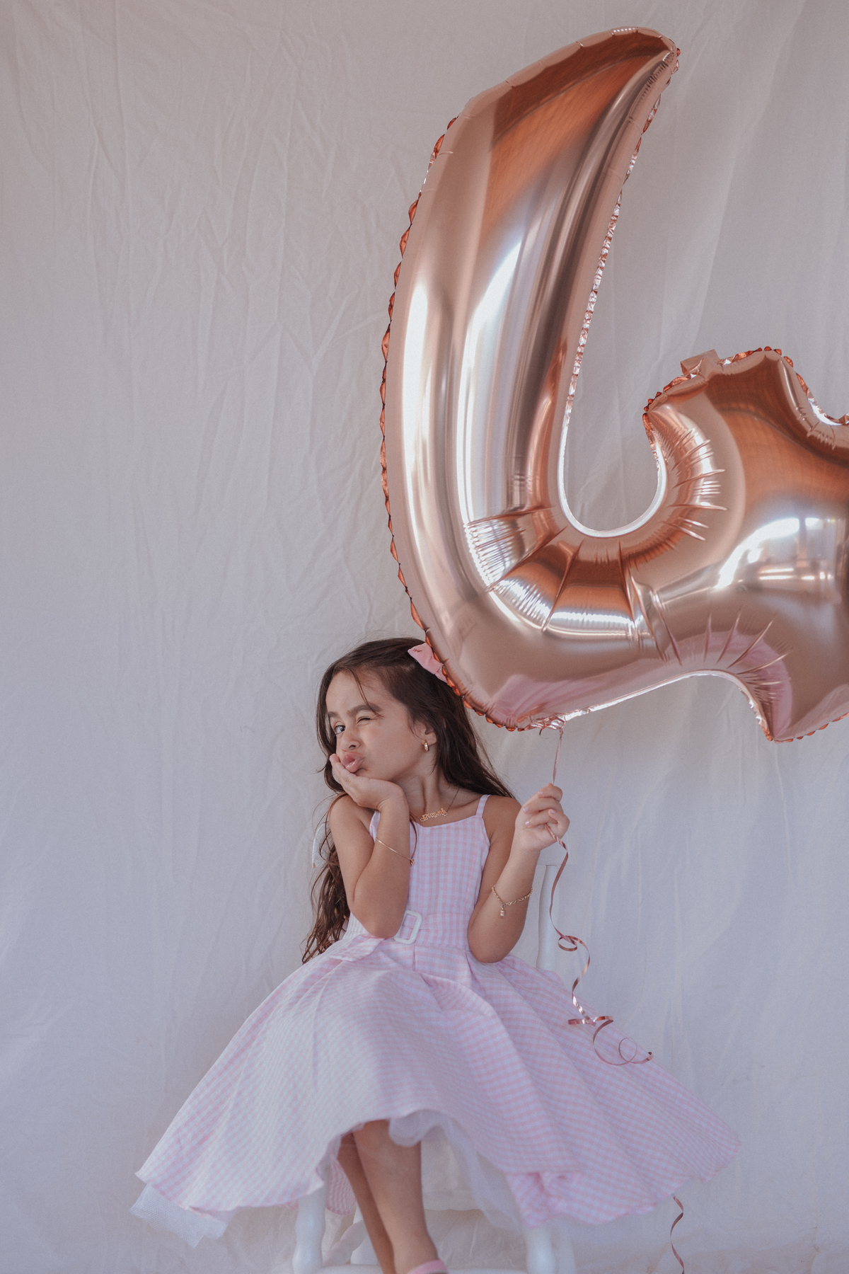 ensaio de 4 anos minimalista em casa