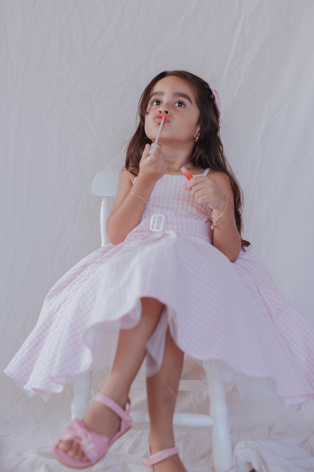 ensaio de 4 anos minimalista em casa