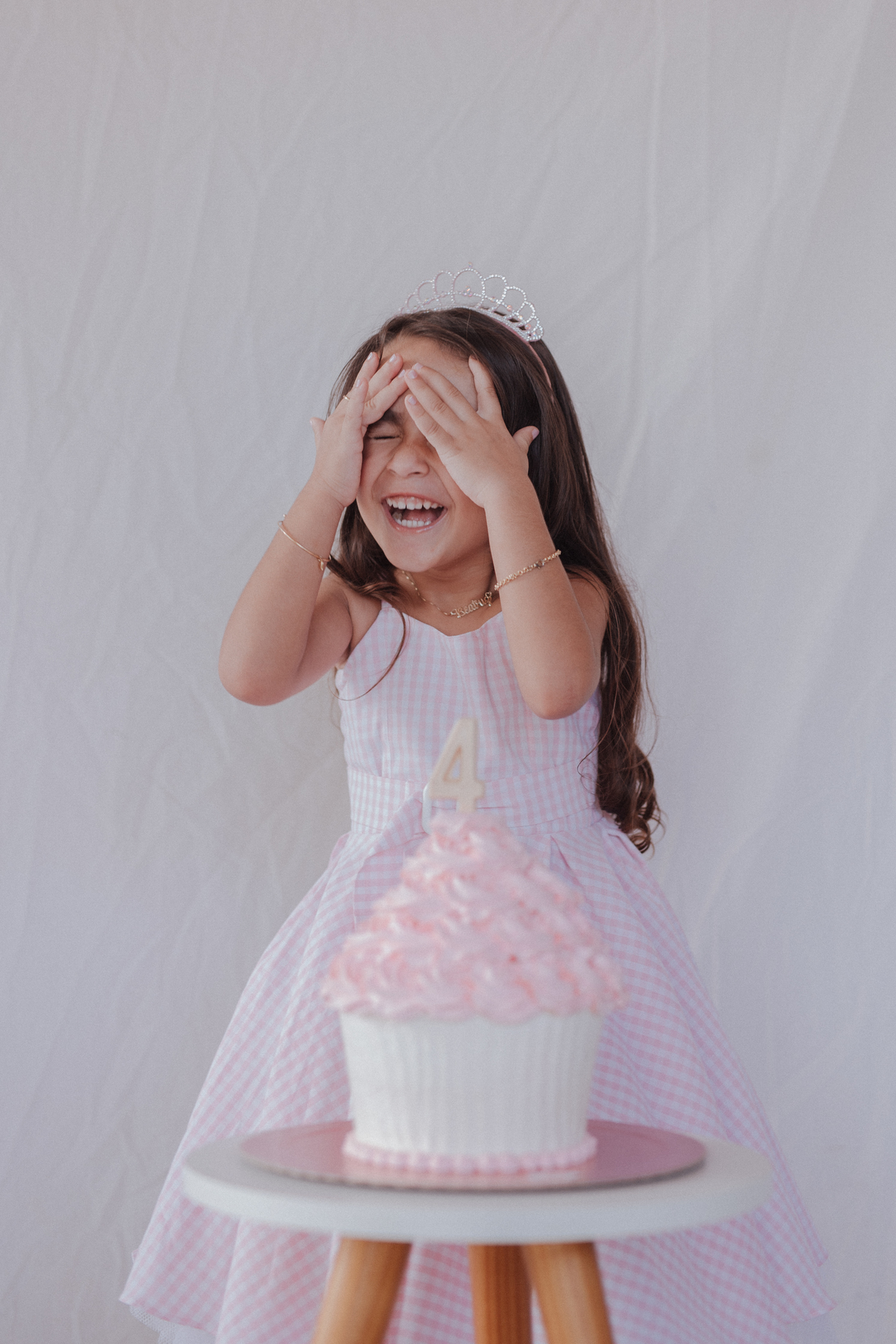 ensaio de 4 anos minimalista em casa