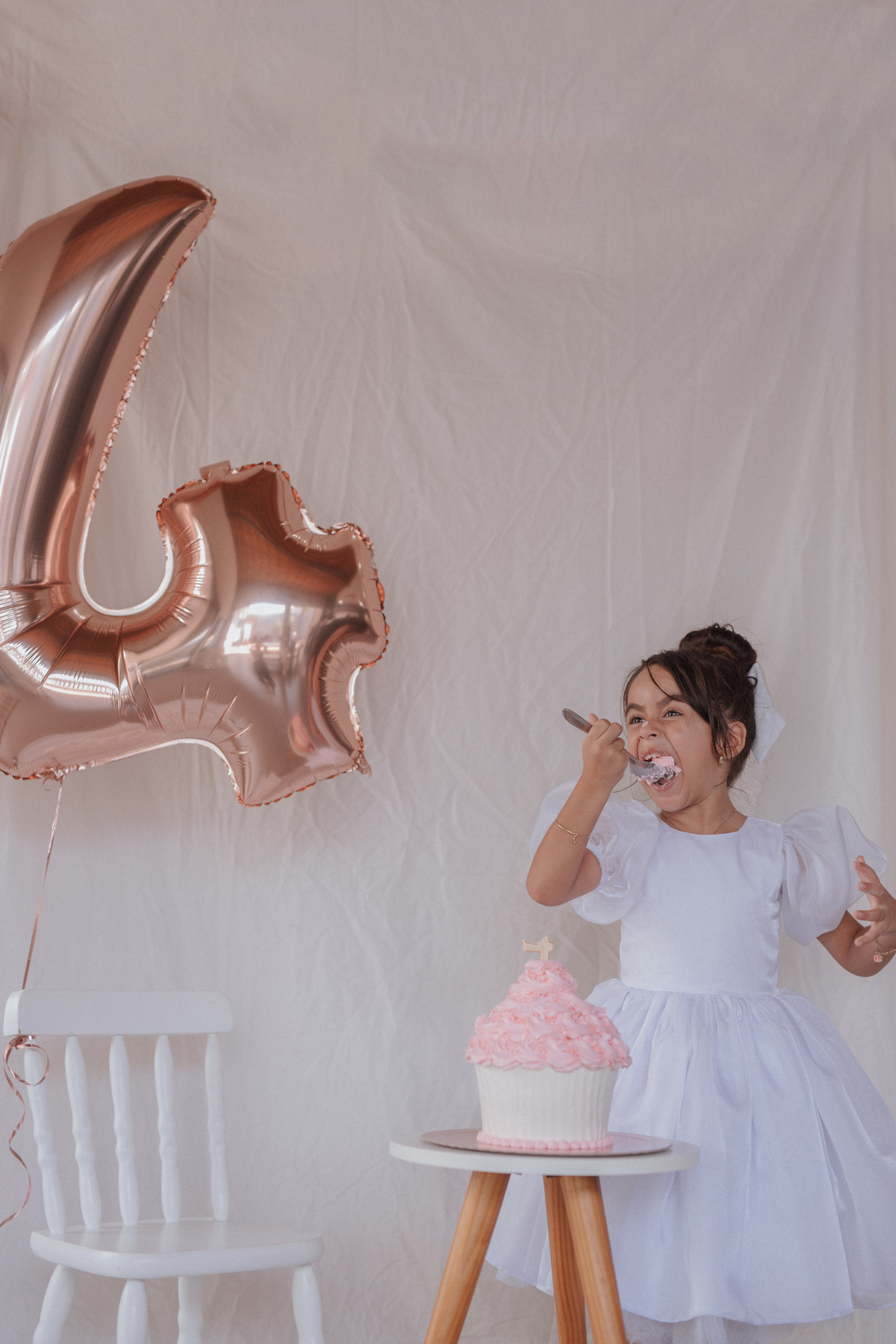 ensaio de 4 anos minimalista em casa