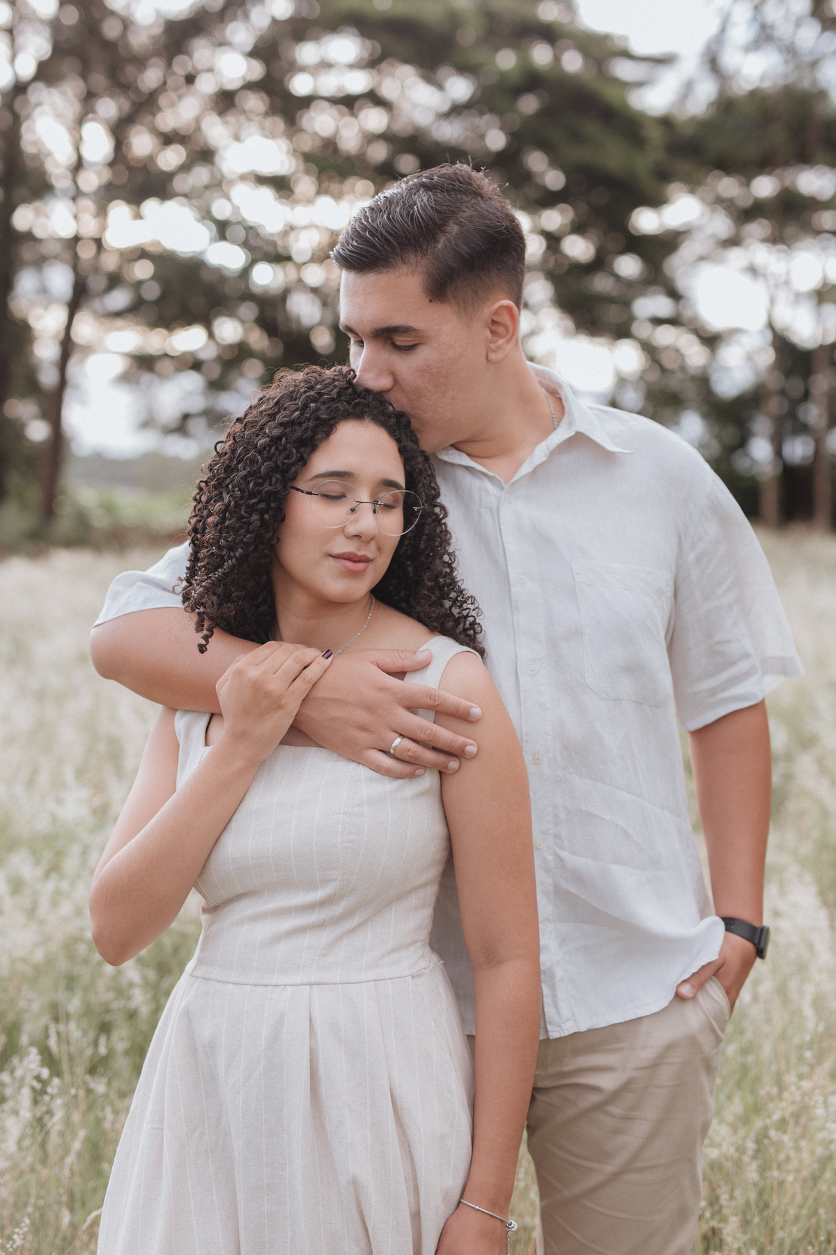 ensaio de casal no campo