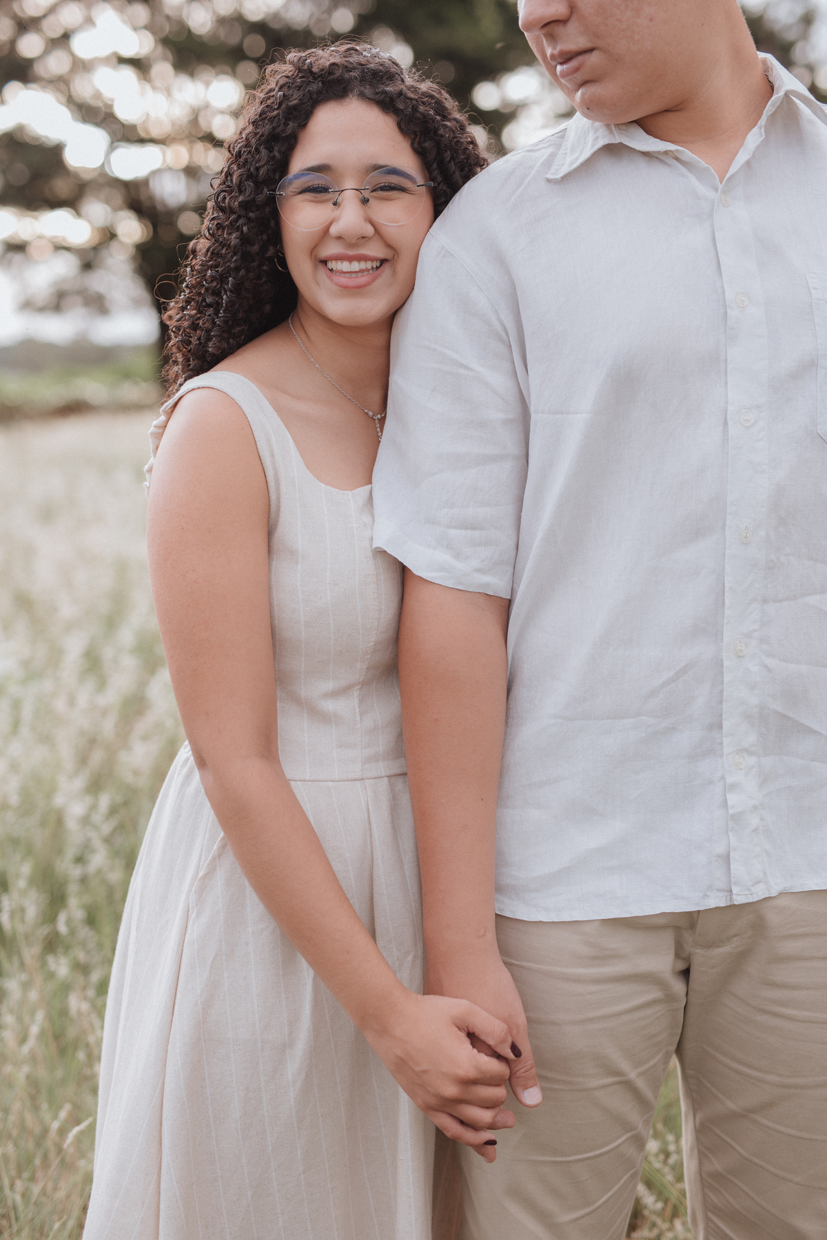 ensaio de casal no campo
