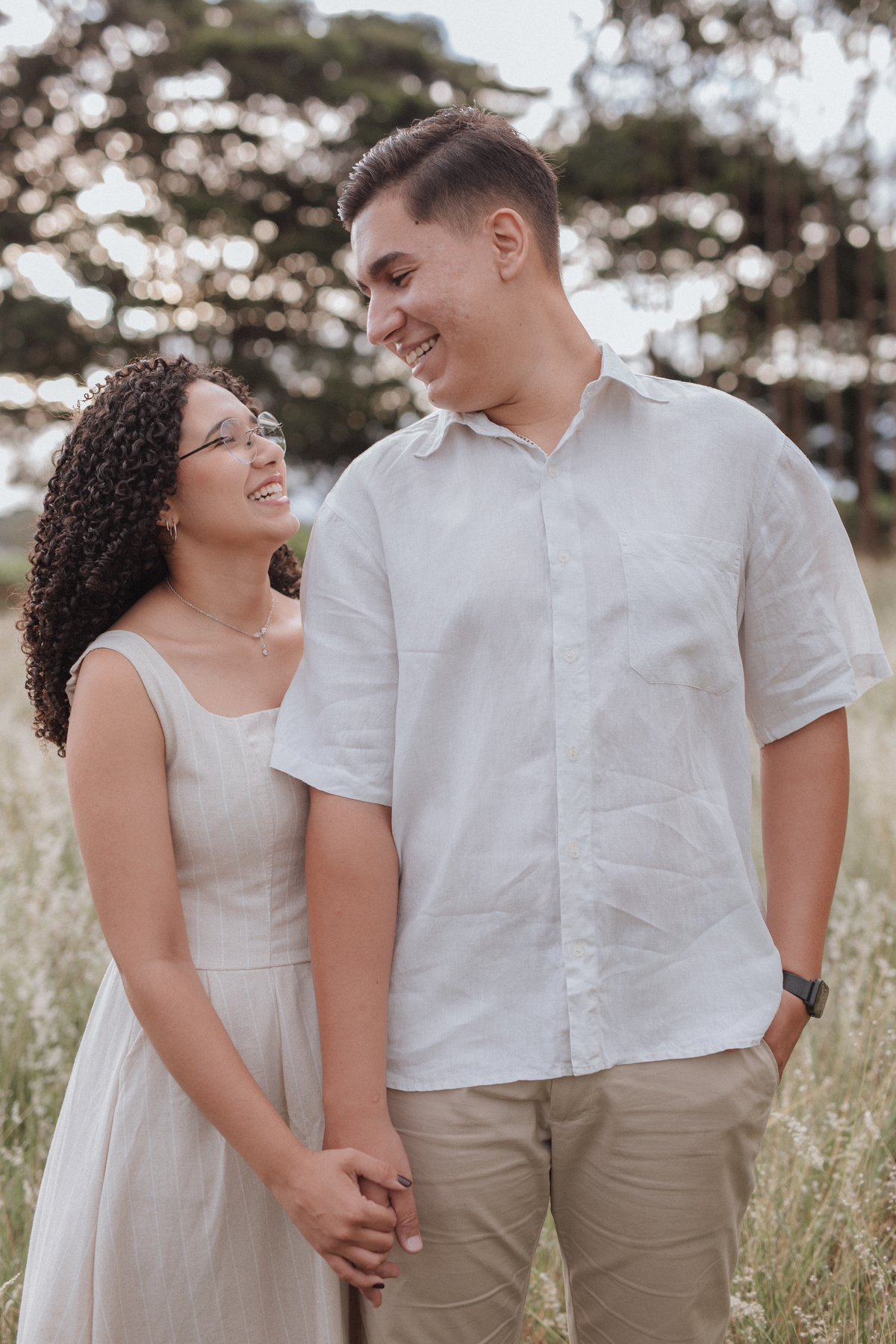 ensaio de casal no campo