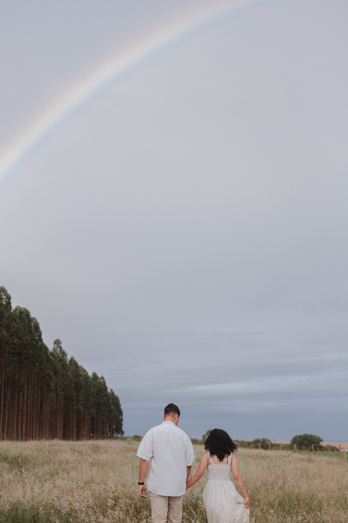 ensaio de casal no campo