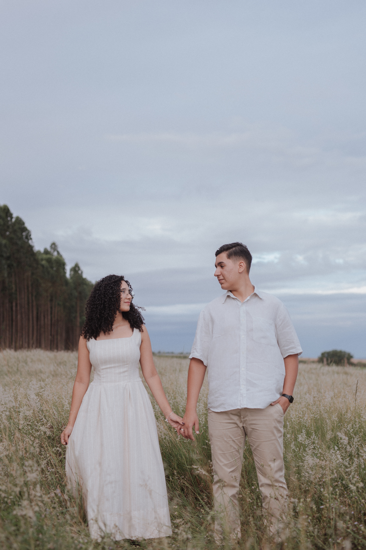 ensaio de casal no campo