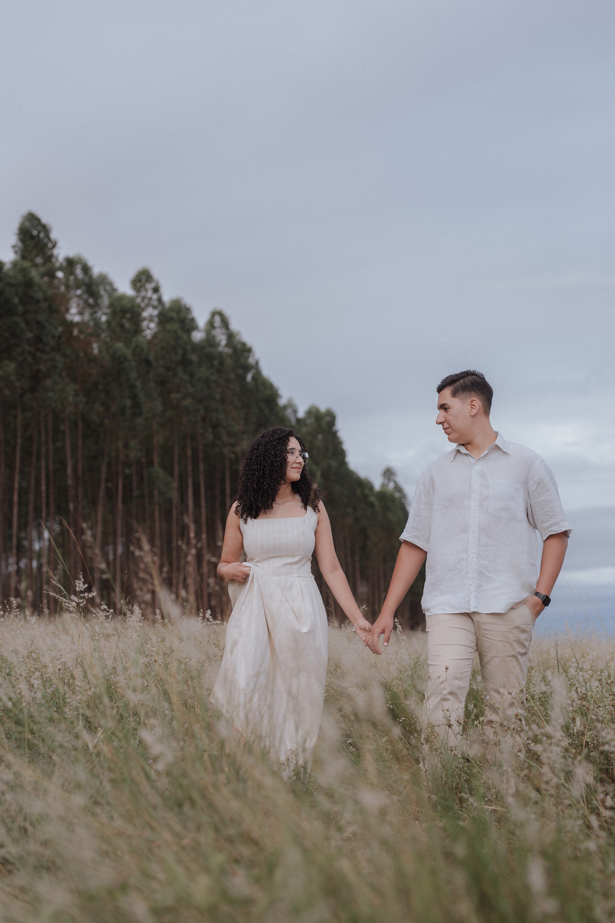 ensaio de casal no campo