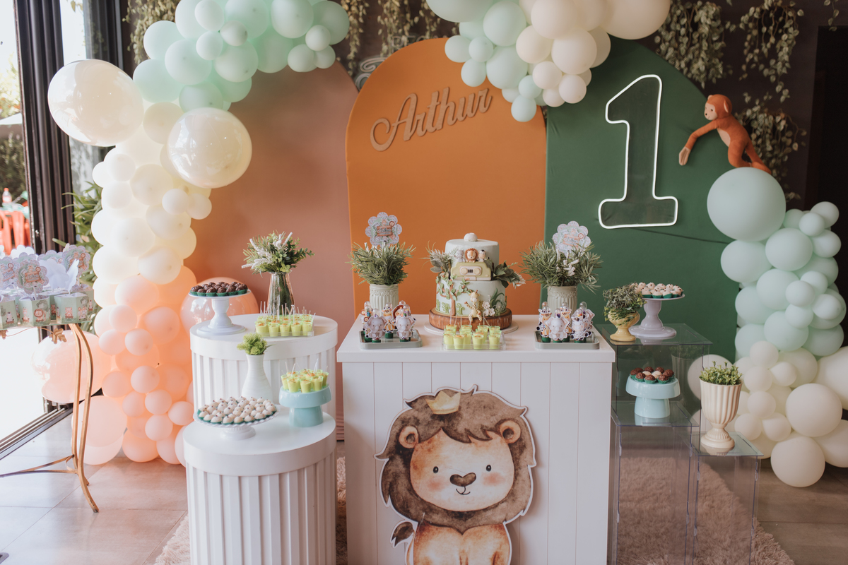 Aniversário infantil com tema de Safari