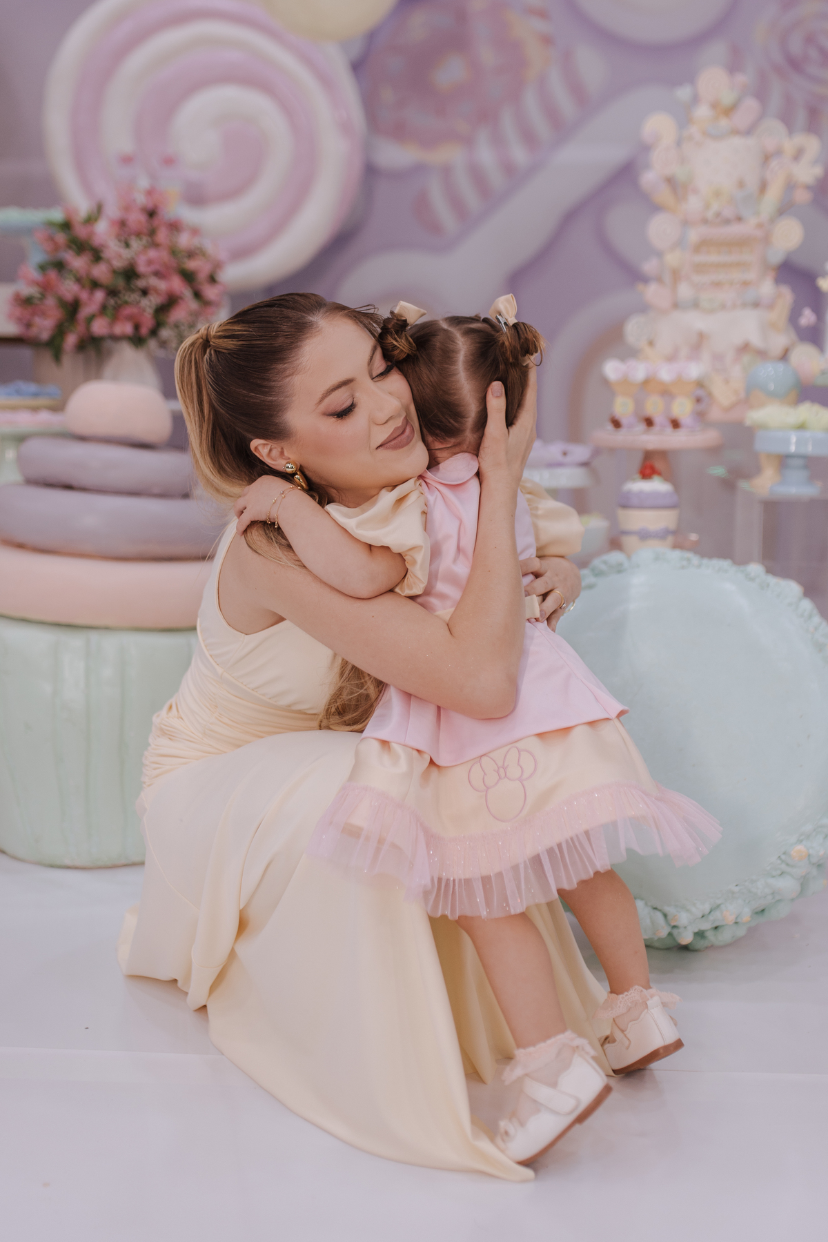 Decoração de aniversário de 2 ano com tema de Minnie