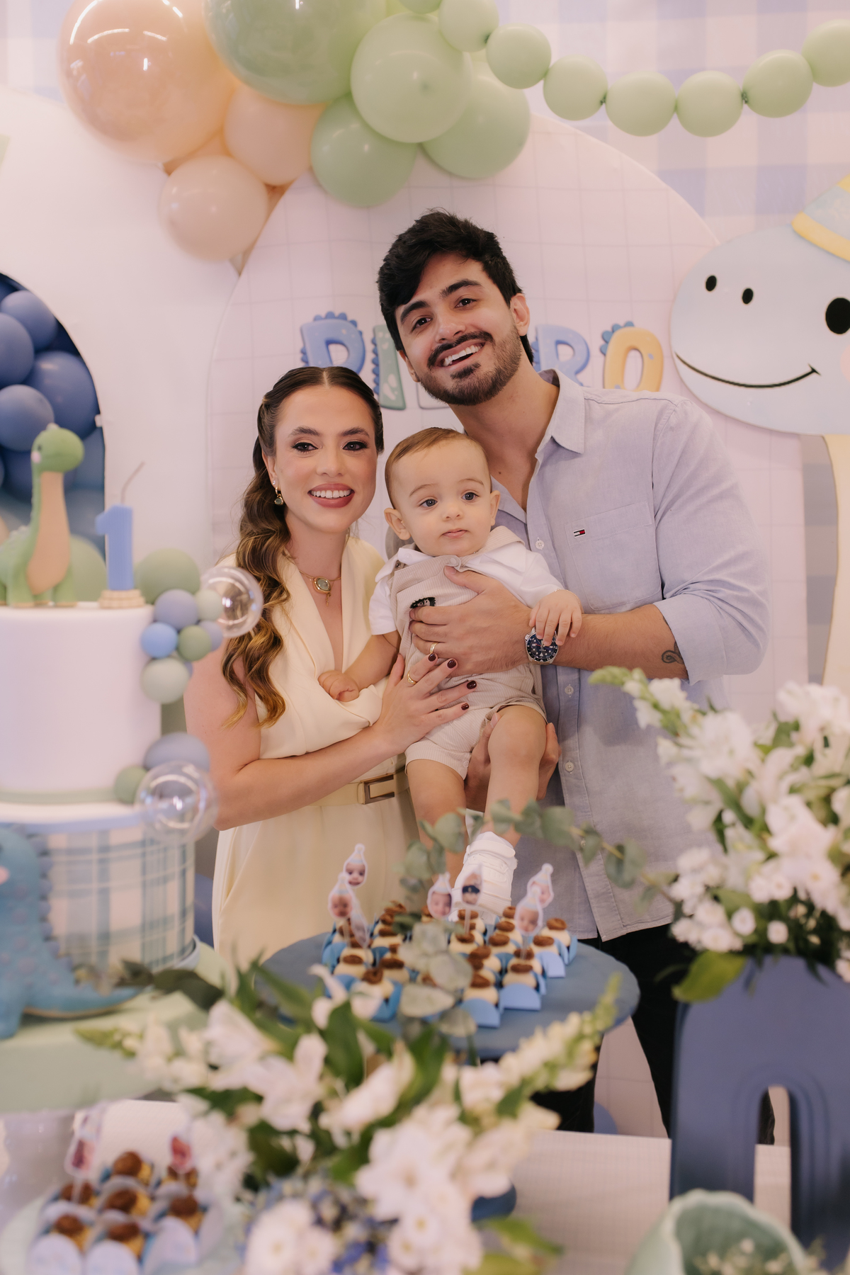 Decoração de aniversário de 1 ano com tema de dinossauro 