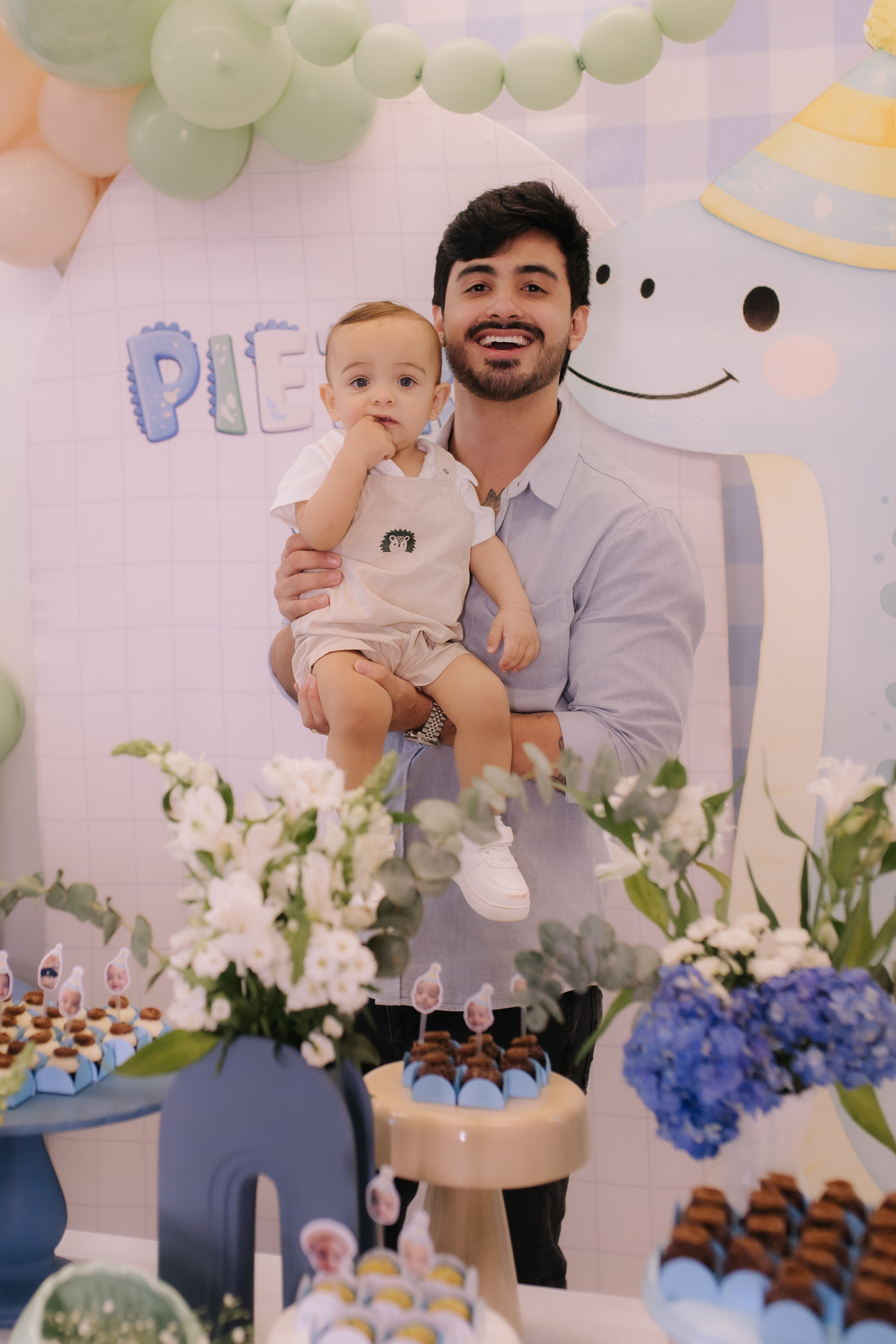 Decoração de aniversário de 1 ano com tema de dinossauro 