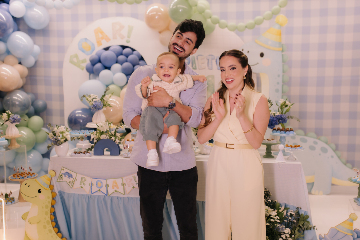 Decoração de aniversário de 1 ano com tema de dinossauro 