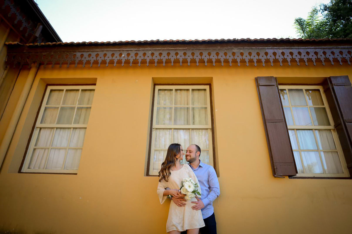 Ensaio pre wedding do casal Larissa e Cícero fotografado pelo melhor fotógrafo de ensaios e casamento em Campo Largo e Curitiba, Michel Druziki. Noivos se olhando