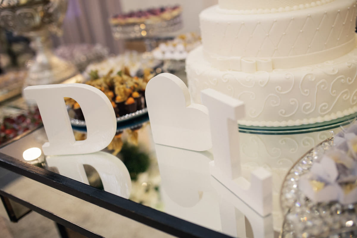 Casamento dos noivos Dani e Léo, fotografado pelo melhor fotógrafo de casamentos de campo largo e Curitiba, Michel Druziki. Decoração de casamento simples e clean