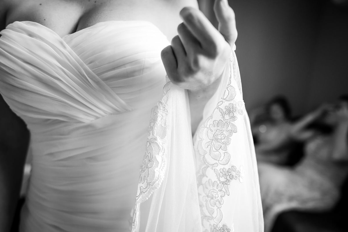 Making of do casal Anny e Rodolfo fotografado pelo melhor fotógrafo de casamentos de campo largo e Curitiba, Michel Druziki. Véu da noiva