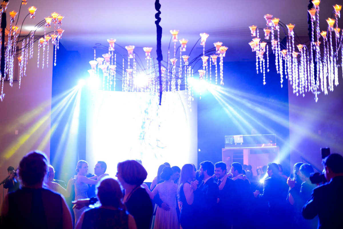 O fotógrafo de casamentos Michel Druziki, fotografou o casamento lindo do casal Camila e Bruno, na igreja Matriz em Campo Largo. 
