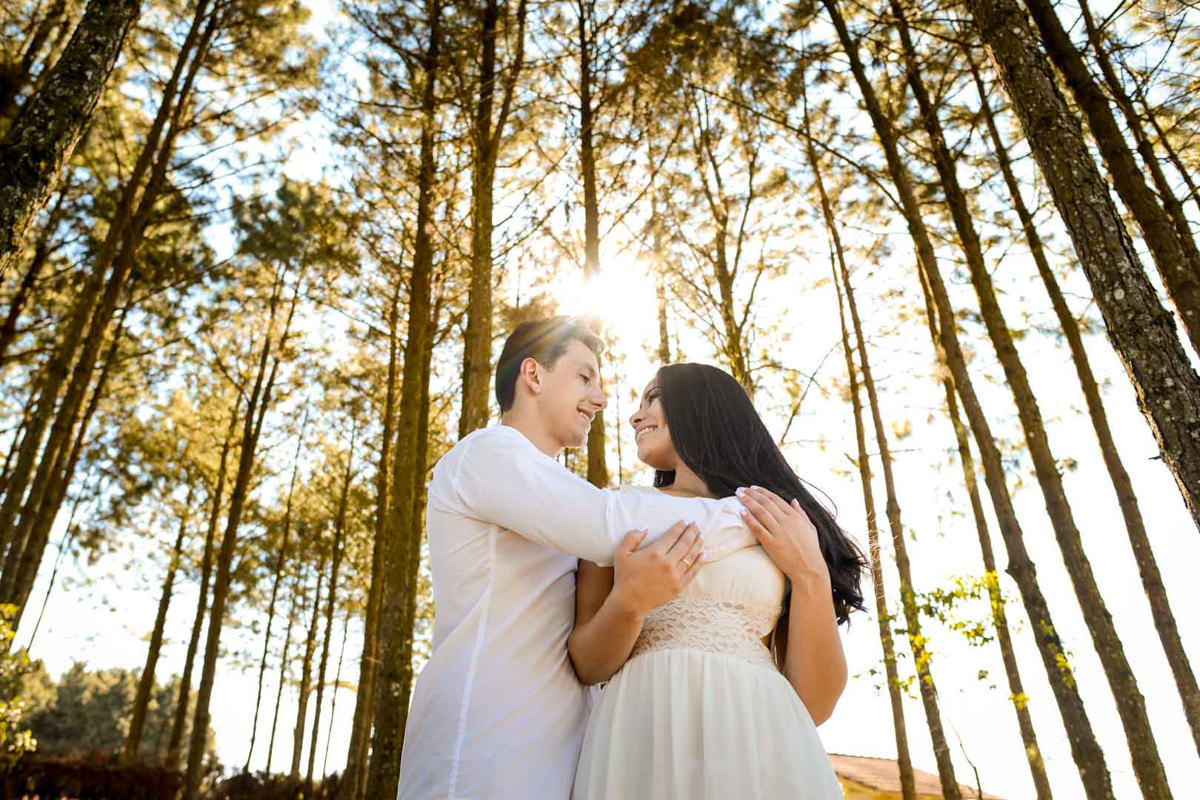 ensaio noivos casamento curitiba campo largo casamento no campo rancho P&R regatieri regattieri casamento ao ar livre casamento dia lindo noivos sorrindo sol ceu azul