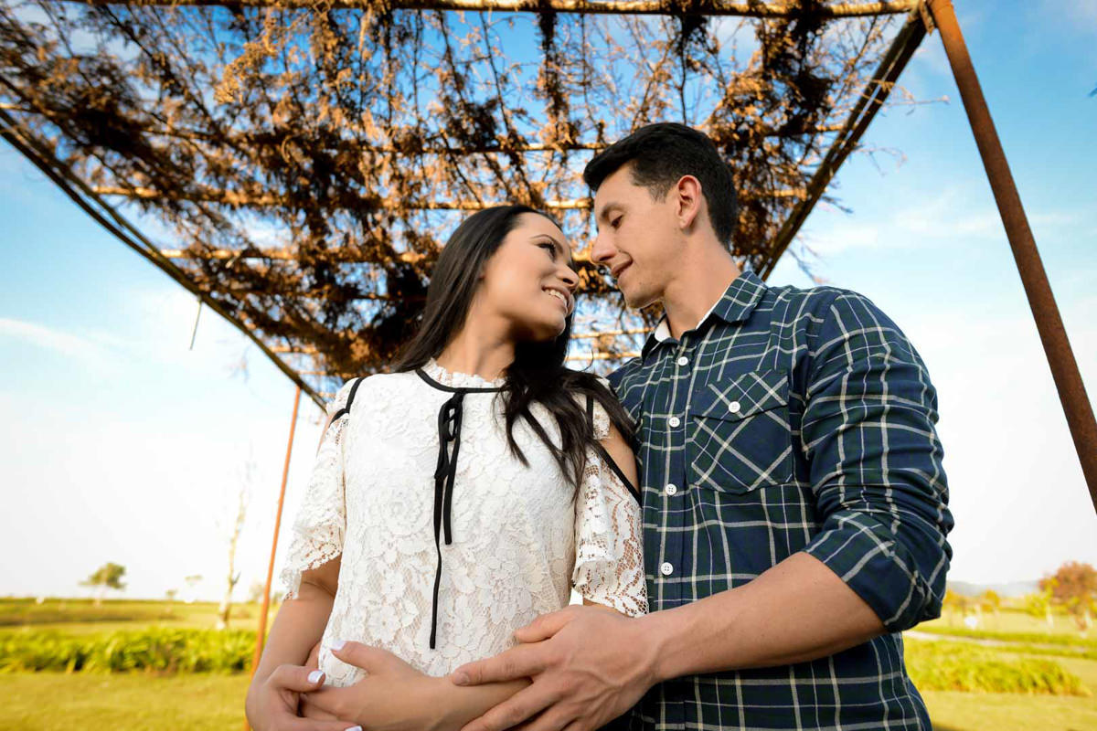 ensaio noivos casamento curitiba campo largo casamento no campo rancho P&R regatieri regattieri casamento ao ar livre casamento dia lindo noivos sorrindo noivos em campo largo fazenda em campo largo