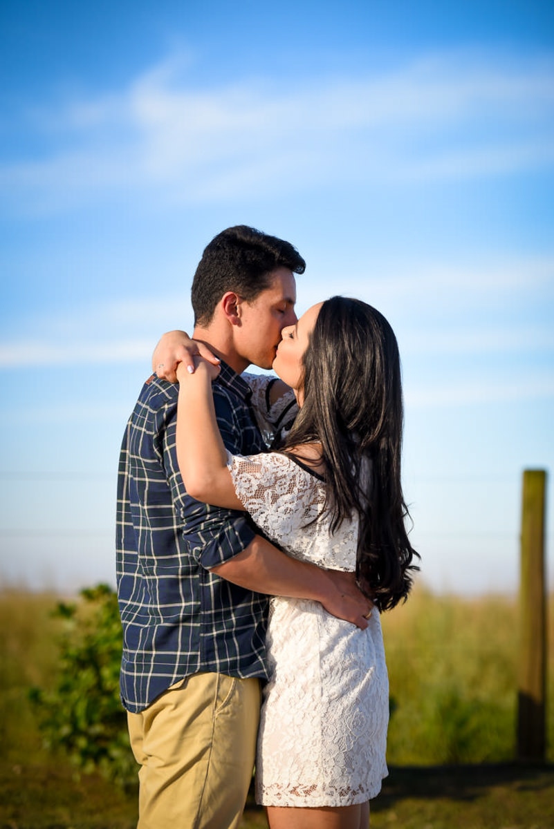 ensaio noivos casamento curitiba campo largo casamento no campo rancho P&R regatieri regattieri casamento ao ar livre casamento dia lindo noivos sorrindo