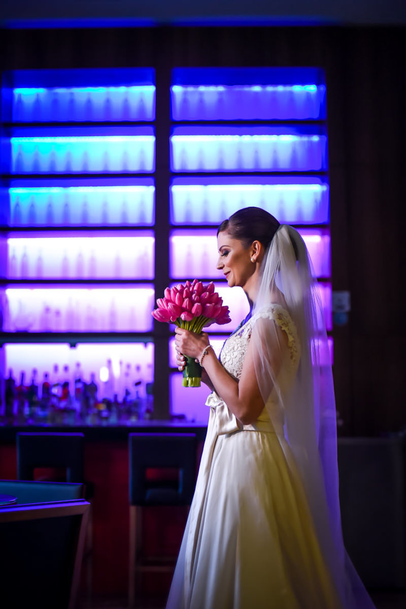 Casamento dos noivos Nayara e Emílio, fotografado pelo fotógrafo de ensaios e casamento em Campo Largo e Curitiba, Michel Druziki. Noiva com o buquê