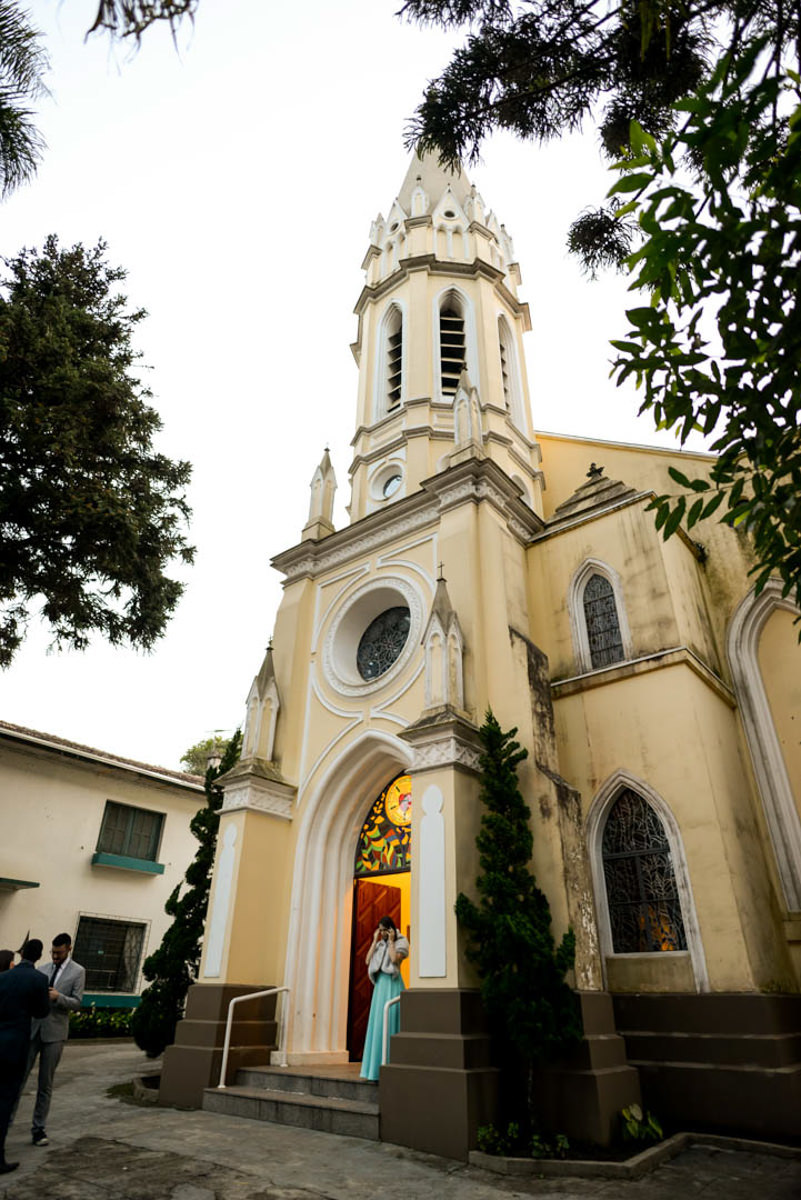 Casamento dos noivos Nayara e Emílio, fotografado pelo fotógrafo de ensaios e casamento em Campo Largo e Curitiba, Michel Druziki. Igreja em que a cerimônia foi celebrada 