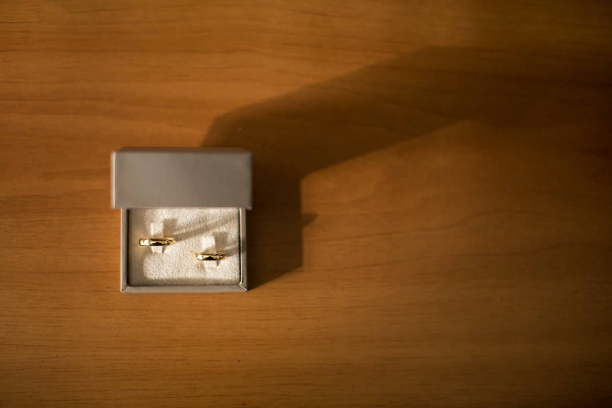 Casamento dos noivos Nayara e Emílio, fotografado pelo fotógrafo de ensaios e casamento em Campo Largo e Curitiba, Michel Druziki. Alianças