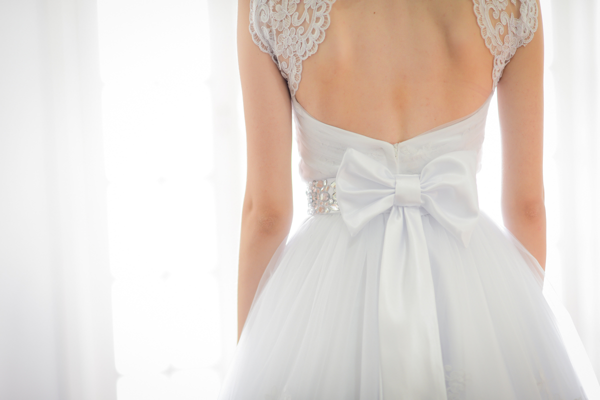 Casamento ao ar livre e de dia dos noivos Roxanne e Diego fotografado pelo melhor fotógrafo de Campo Largo e região de Curitiba, Michel Druziki. Vestido de noiva com renda e laço