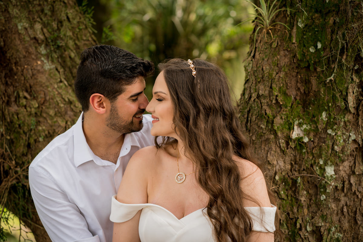 Ensaio dos noivos Gisele e Vinicius em Balsa Nova, região de Curitiba - PR. Próximo a Campo Largo. Um dos melhores ensaios de casamento que já fiz. 