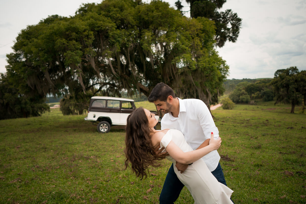 Ensaio dos noivos Gisele e Vinicius em Balsa Nova, região de Curitiba - PR. Próximo a Campo Largo. Um dos melhores ensaios de casamento que já fiz. 