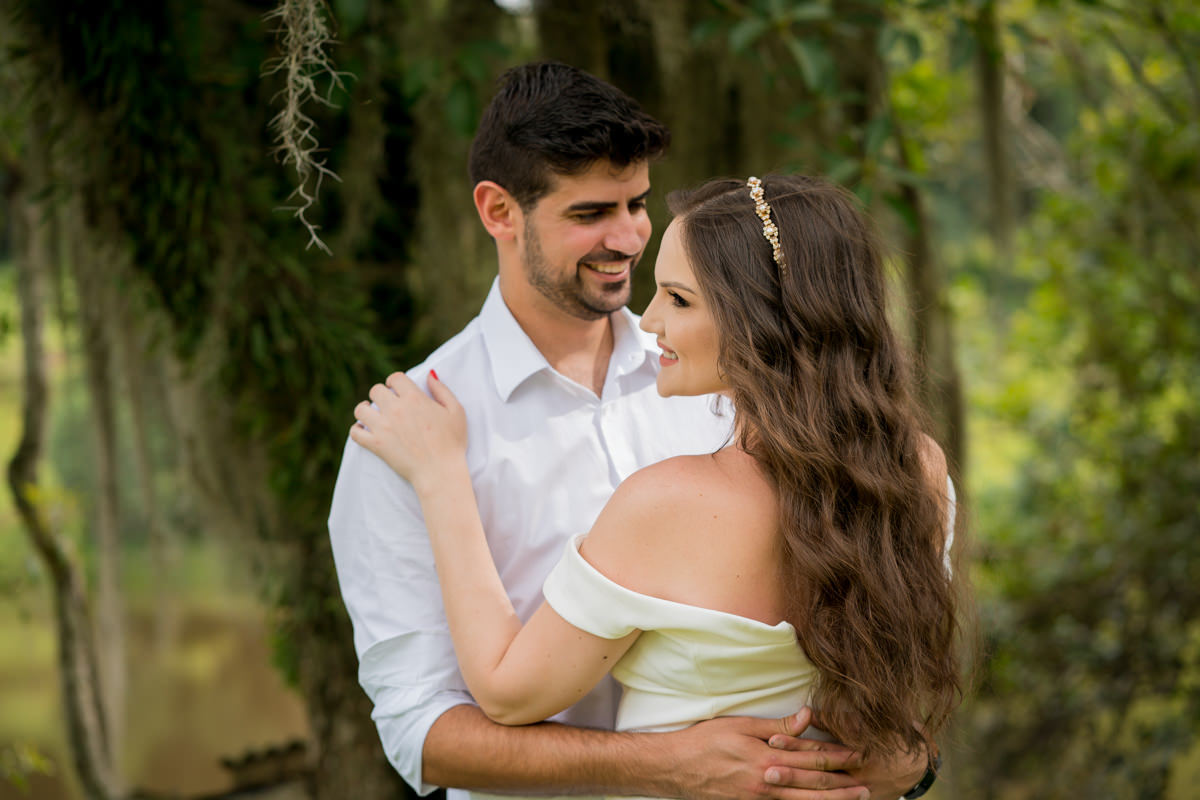 Ensaio dos noivos Gisele e Vinicius em Balsa Nova, região de Curitiba - PR. Próximo a Campo Largo. Um dos melhores ensaios de casamento que já fiz. 