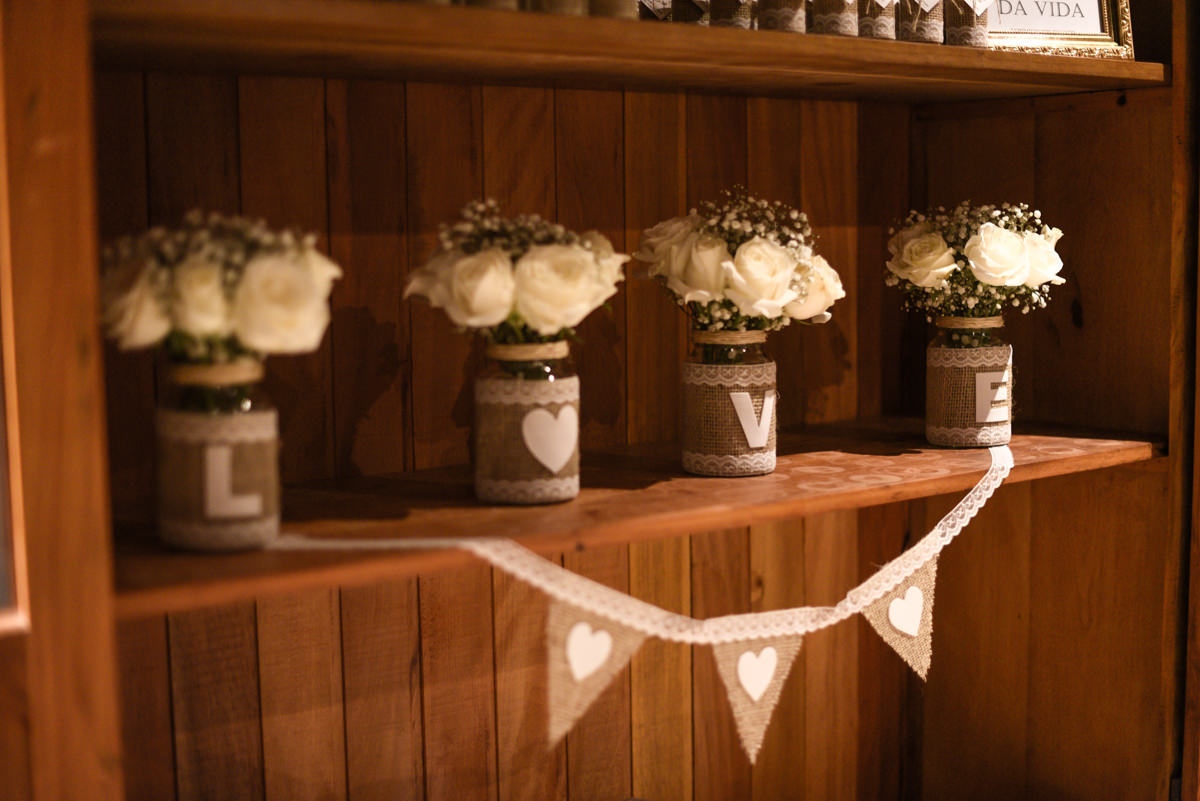 Casamento dos noivos Ana Paula e Saulo, fotografado pelo melhor fotógrafo de ensaios e casamento em Campo Largo e Curitiba, Michel Druziki. Decoração fofa