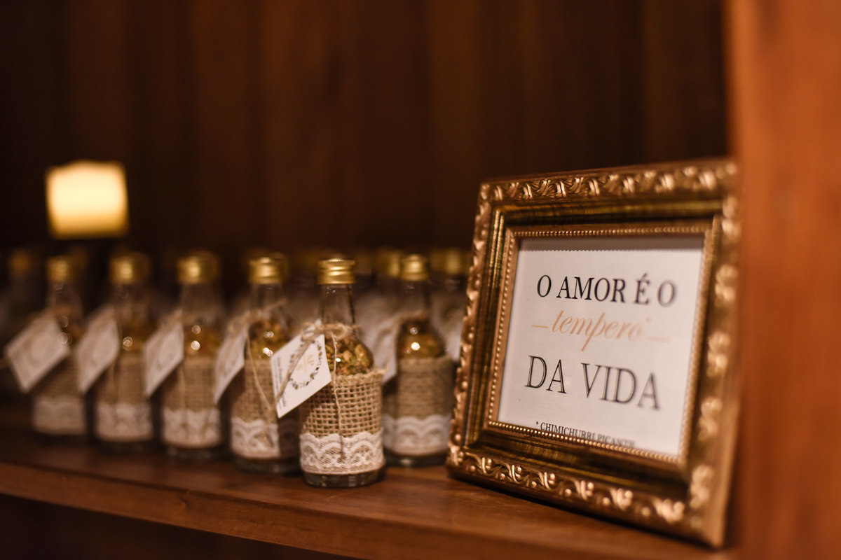 Casamento dos noivos Ana Paula e Saulo, fotografado pelo melhor fotógrafo de ensaios e casamento em Campo Largo e Curitiba, Michel Druziki. Decoração fofa