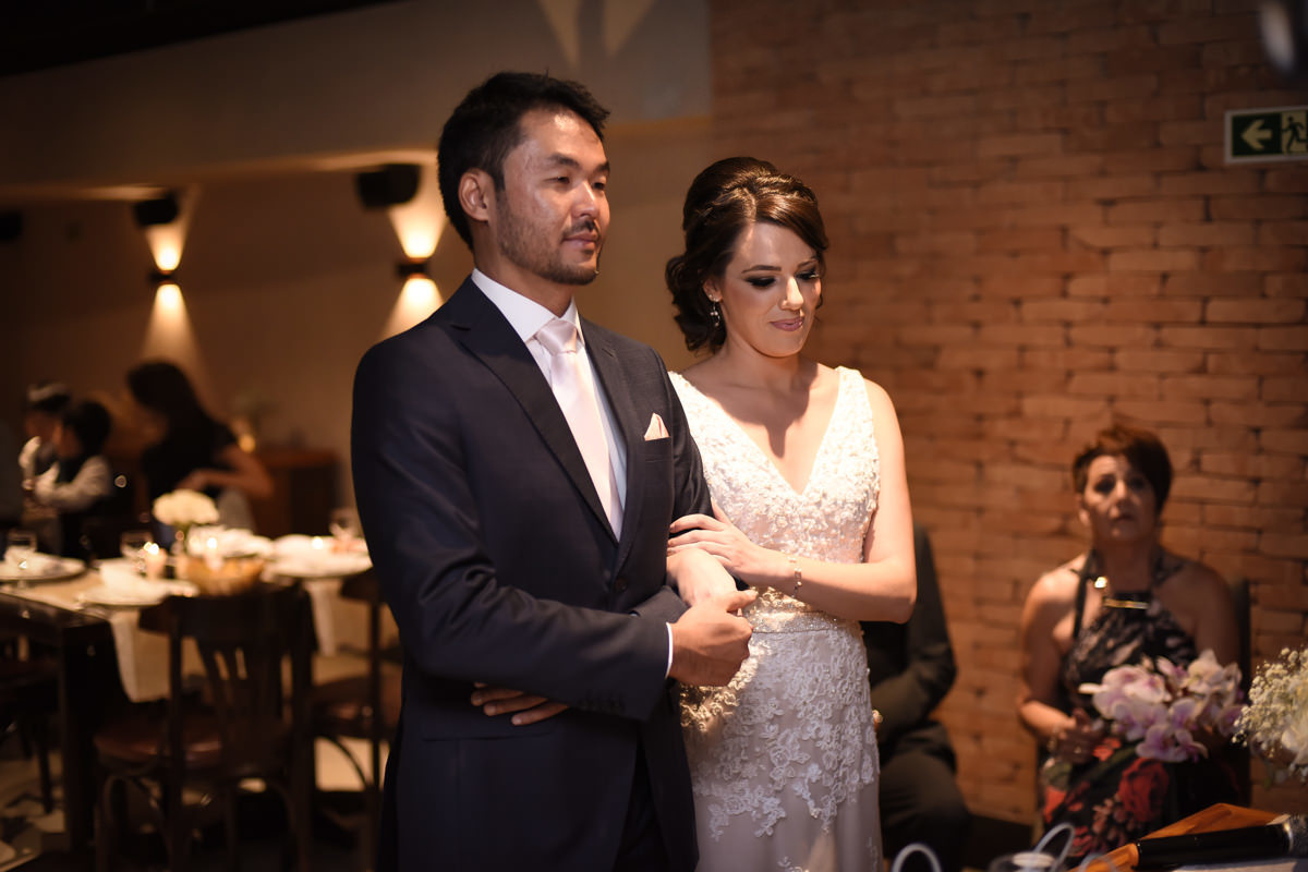 Casamento dos noivos Ana Paula e Saulo, fotografado pelo melhor fotógrafo de ensaios e casamento em Campo Largo e Curitiba, Michel Druziki. Noivos durante a cerimônia