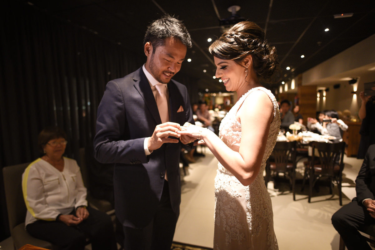 Casamento dos noivos Ana Paula e Saulo, fotografado pelo melhor fotógrafo de ensaios e casamento em Campo Largo e Curitiba, Michel Druziki. Troca de alianças