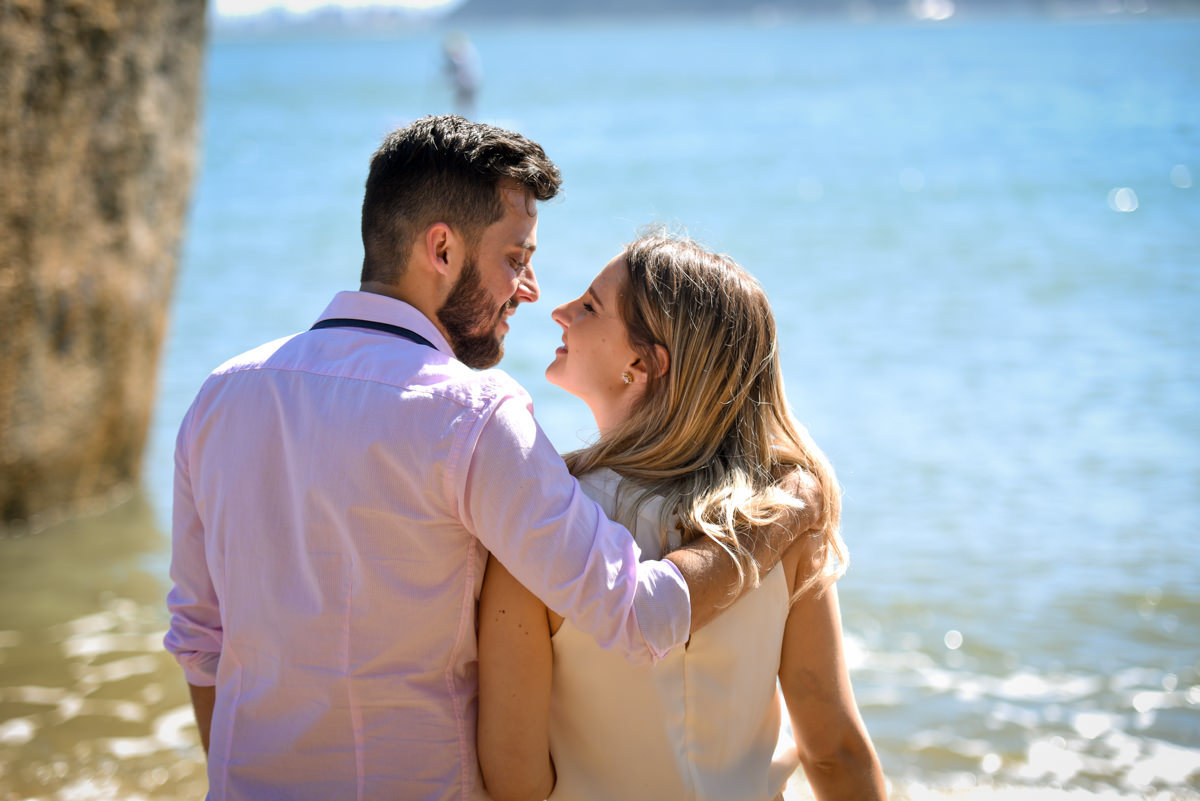 Ensaio lindos dos Noivos Debora e Felipe na Praia Mansa de Caiobá, próximo a Curitiba Paraná. Fotografados por um dos melhores fotógrafos de casamento do Brasil o casal sorriu e aproveitou o dia de sol. Michel Druziki atende em todo Brasil e Exterior.