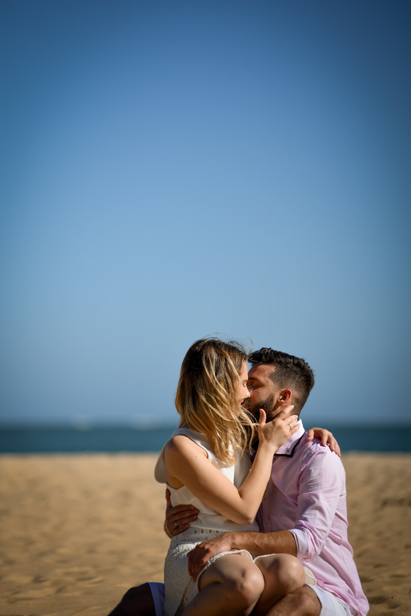 Ensaio lindos dos Noivos Debora e Felipe na Praia Mansa de Caiobá, próximo a Curitiba Paraná. Fotografados por um dos melhores fotógrafos de casamento do Brasil o casal sorriu e aproveitou o dia de sol. Michel Druziki atende em todo Brasil e Exterior.