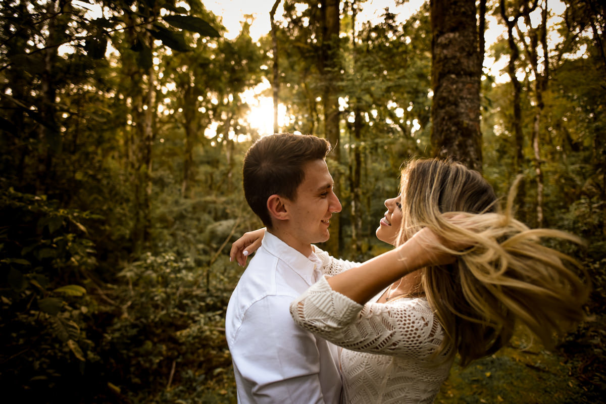 Ensaio de casamento realizado em Campo Largo, região da grande curitiba. Fotografo no Brasil e exterior, consulte a agenda e faça foto lindas como essas. Michel Druziki Fotografia de casamentos. Uma das melhores fotos de casamento que já fiz.