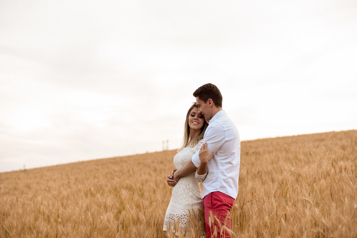 Ensaio de casamento realizado em Campo Largo, região da grande curitiba. Fotografo no Brasil e exterior, consulte a agenda e faça foto lindas como essas. Michel Druziki Fotografia de casamentos.