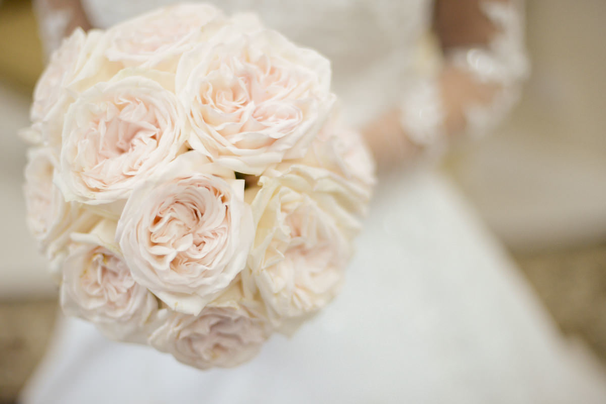 noiva sorrindo casamento campo largo making of noiva flores bouquet de noiva 