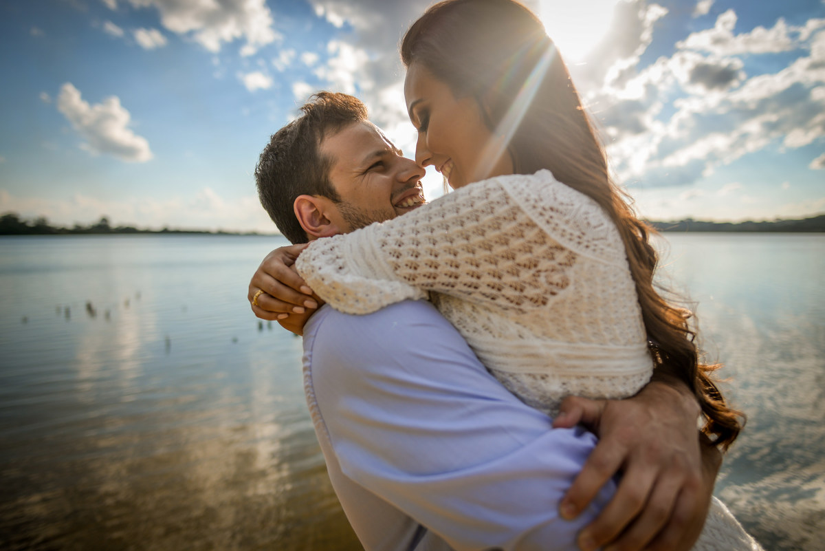 Ensaio maravilhoso de noivos realizado na Chácara das Graças em Curitiba e Araucária. Noivos lindos e felizes para o ensaio. Casamento perfeito, fotos perfeitas, ensaio perfeito. Michel Druziki Fotografia de casamentos no Brasil e Exterior