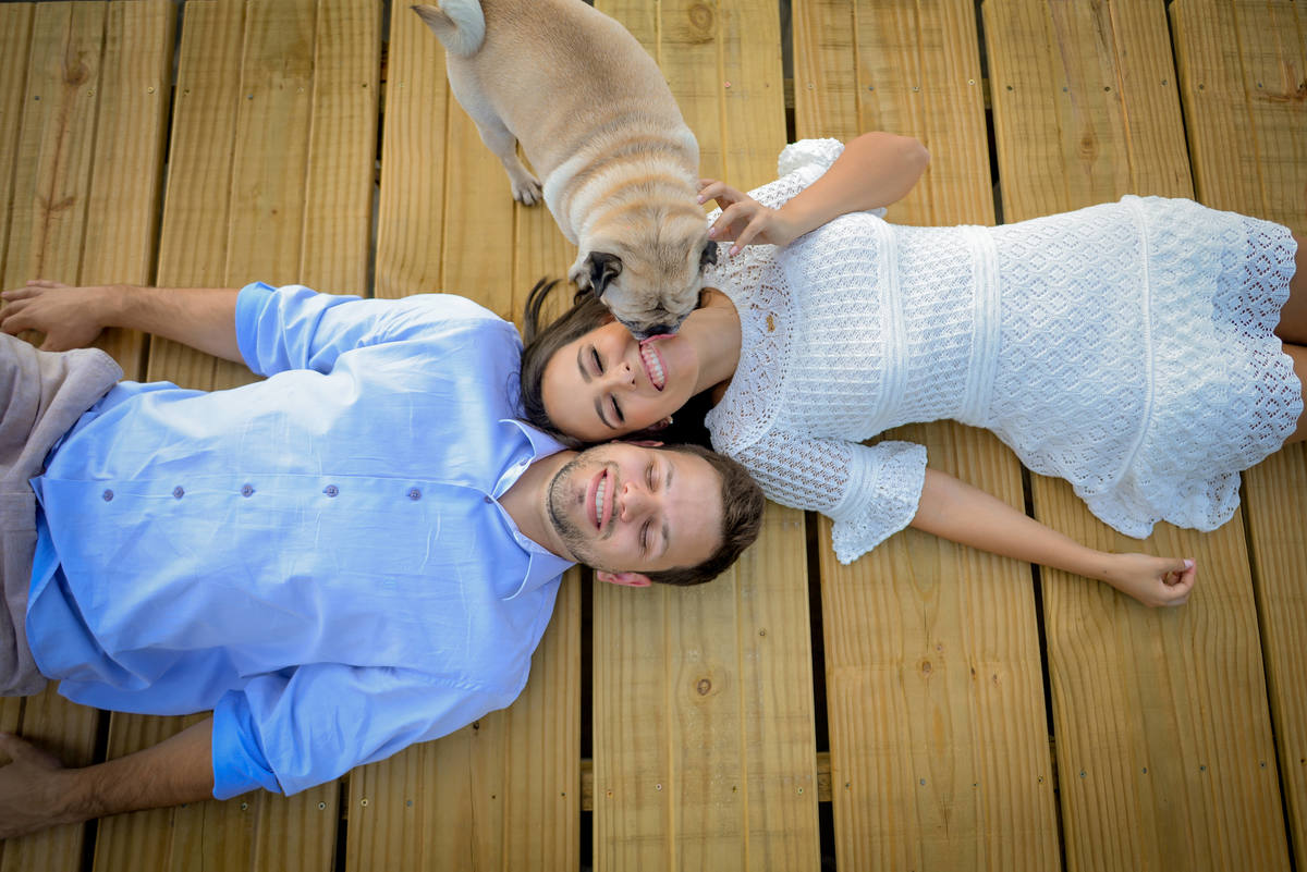 Ensaio maravilhoso de noivos realizado na Chácara das Graças em Curitiba e Araucária. Noivos lindos e felizes para o ensaio. Casamento perfeito, fotos perfeitas, ensaio perfeito. Michel Druziki Fotografia de casamentos no Brasil e Exterior
