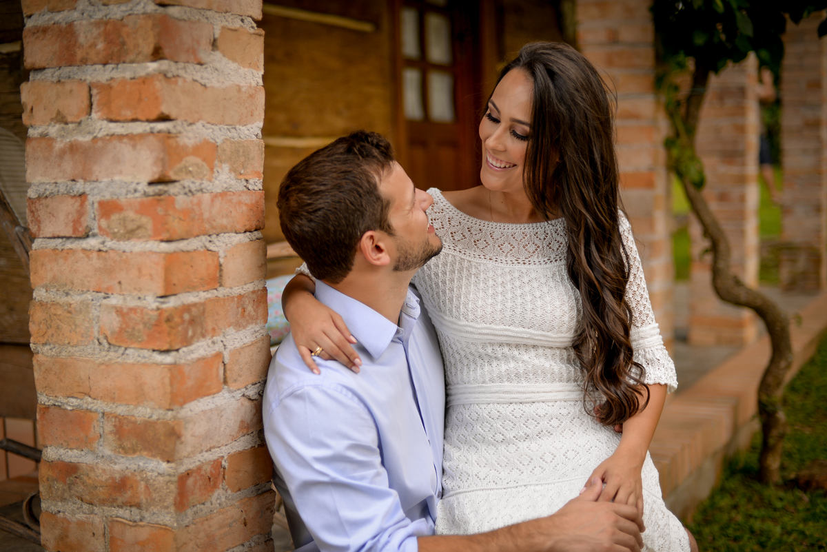 Ensaio maravilhoso de noivos realizado na Chácara das Graças em Curitiba e Araucária. Noivos lindos e felizes para o ensaio. Casamento perfeito, fotos perfeitas, ensaio perfeito. Michel Druziki Fotografia de casamentos no Brasil e Exterior