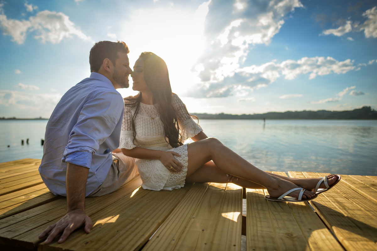 Ensaio maravilhoso de noivos realizado na Chácara das Graças em Curitiba e Araucária. Noivos lindos e felizes para o ensaio. Casamento perfeito, fotos perfeitas, ensaio perfeito. Michel Druziki Fotografia de casamentos no Brasil e Exterior