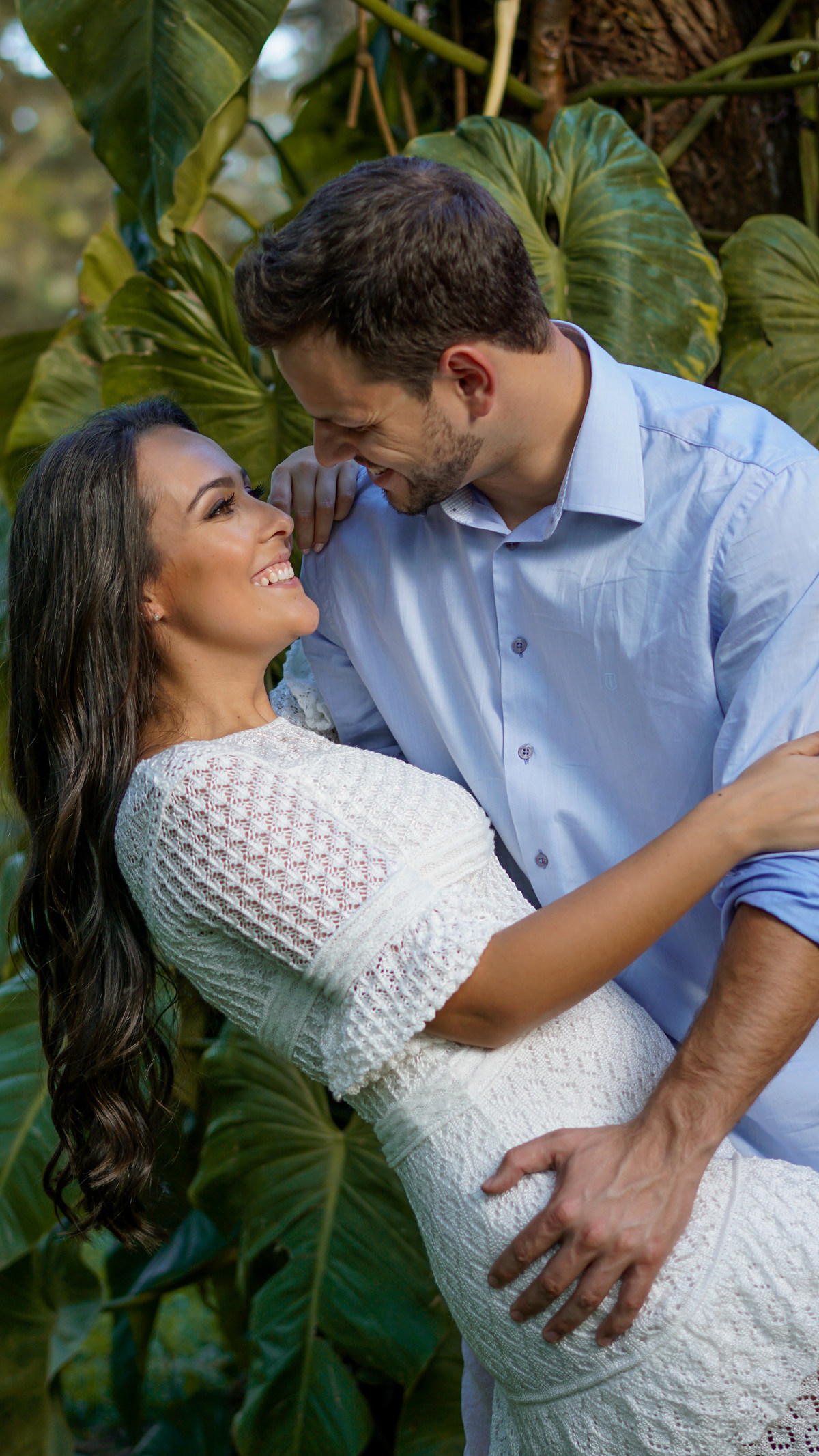 Ensaio maravilhoso de noivos realizado na Chácara das Graças em Curitiba e Araucária. Noivos lindos e felizes para o ensaio. Casamento perfeito, fotos perfeitas, ensaio perfeito. Michel Druziki Fotografia de casamentos no Brasil e Exterior