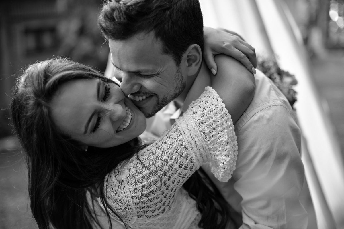 Ensaio maravilhoso de noivos realizado na Chácara das Graças em Curitiba e Araucária. Noivos lindos e felizes para o ensaio. Casamento perfeito, fotos perfeitas, ensaio perfeito. Michel Druziki Fotografia de casamentos no Brasil e Exterior